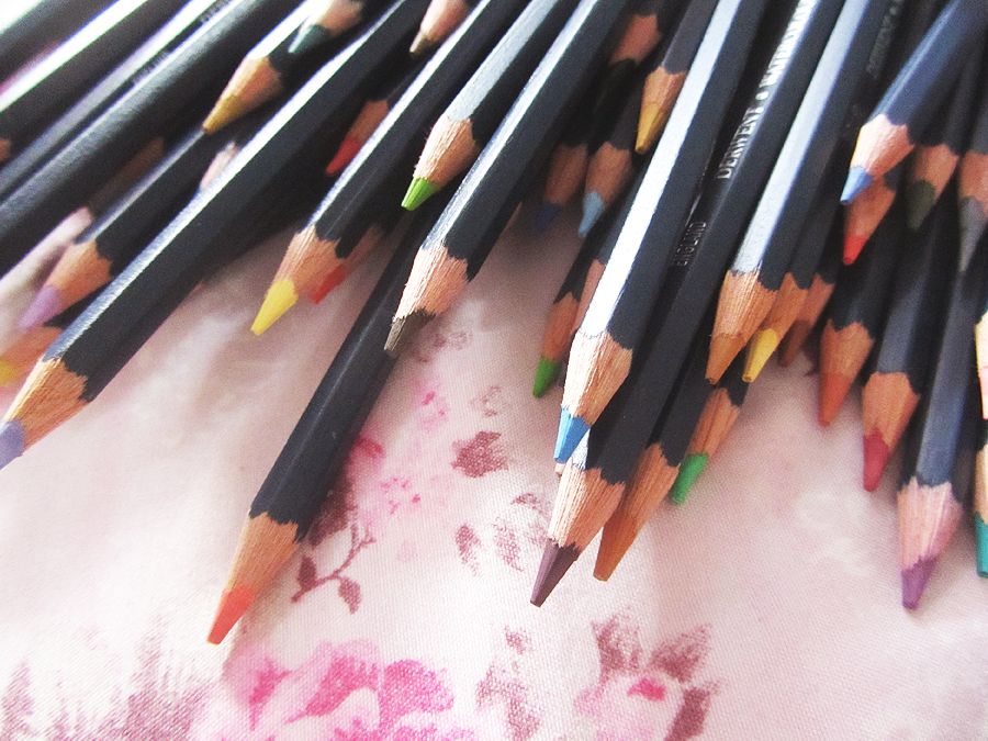 lápis de cor aquareláveis Derwent - Juliana Rabelo